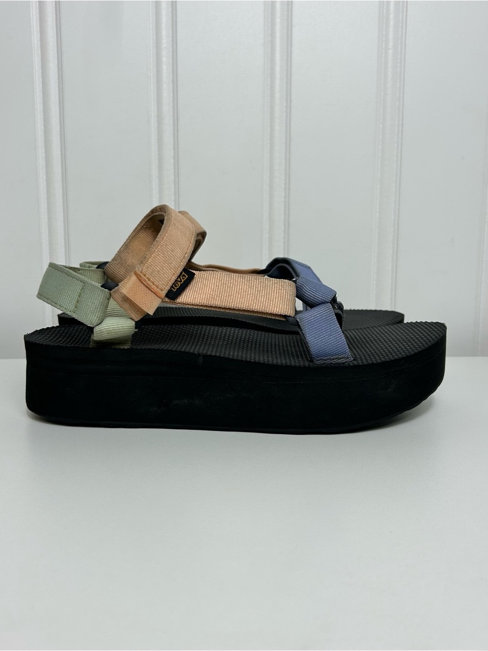 Teva flatform universal platform multicolor blue orange green sandal women’s 9